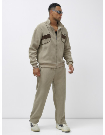 Утеплённый спортивный костюм для мужчин.