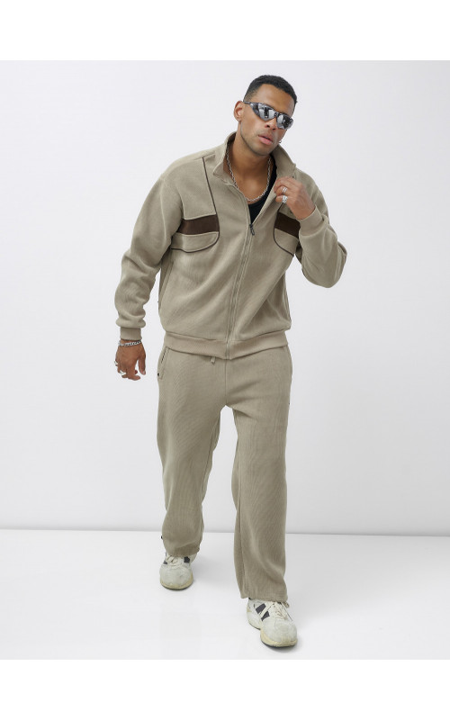 Утеплённый спортивный костюм для мужчин.