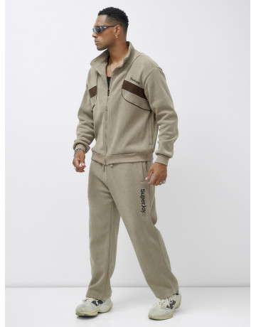 Утеплённый спортивный костюм для мужчин.