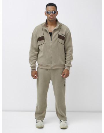 Утеплённый спортивный костюм для мужчин.