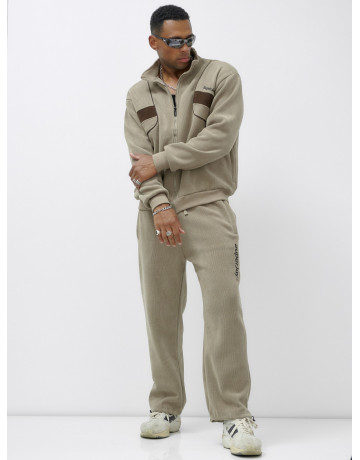 Утеплённый спортивный костюм для мужчин.