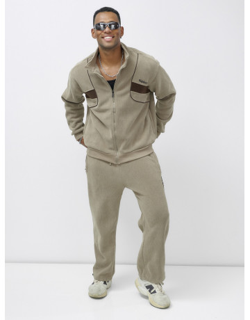 Утеплённый спортивный костюм для мужчин.