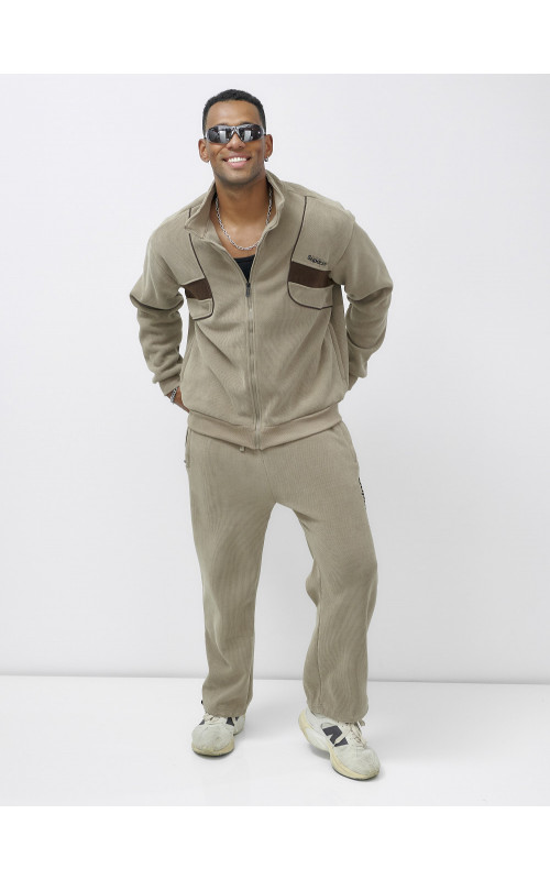 Утеплённый спортивный костюм для мужчин.