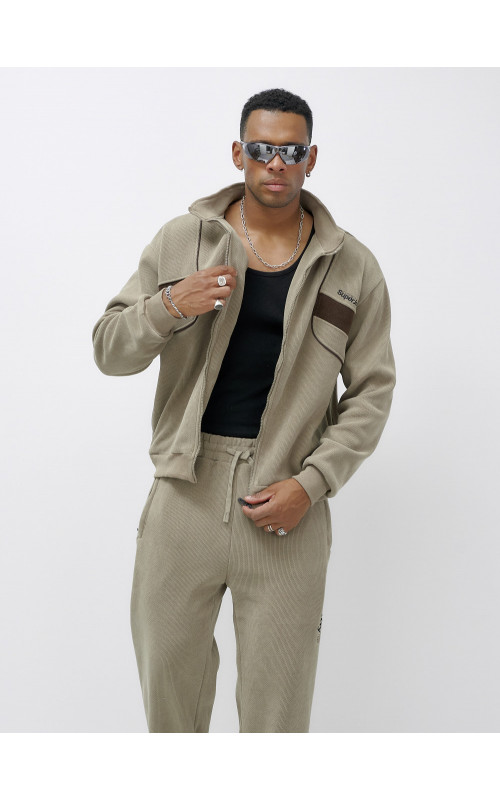 Утеплённый спортивный костюм для мужчин.