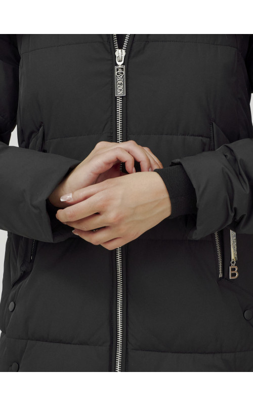 Женская зимняя куртка с мехом.