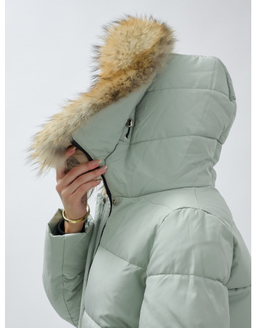 Женская зимняя куртка премиум-класса с мехом енота.