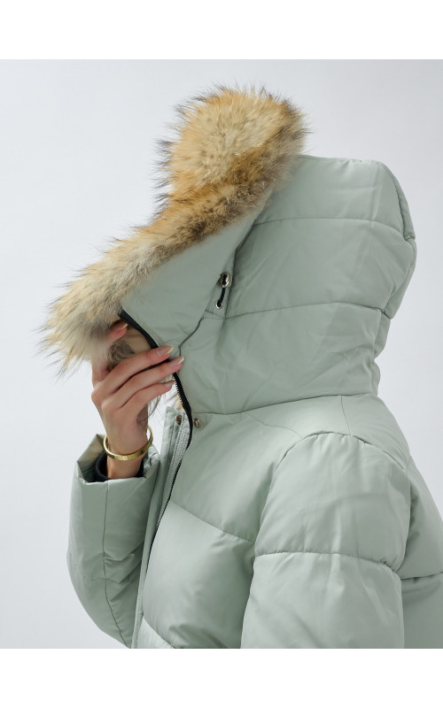 Женская зимняя куртка премиум-класса с мехом енота.