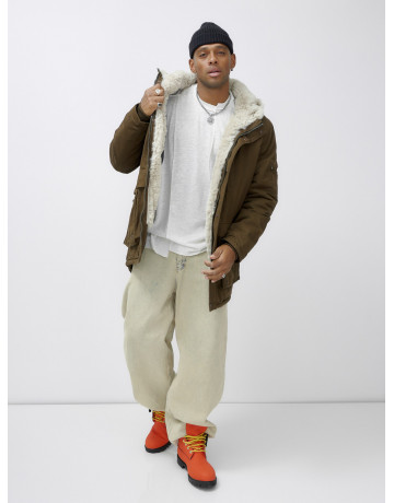 Зимняя мужская парка с капюшоном для активного отдыха.