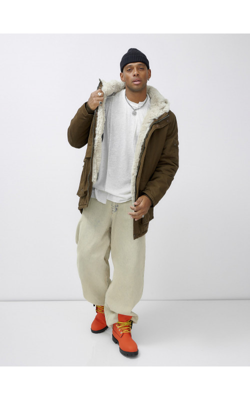 Зимняя мужская парка с капюшоном для активного отдыха.