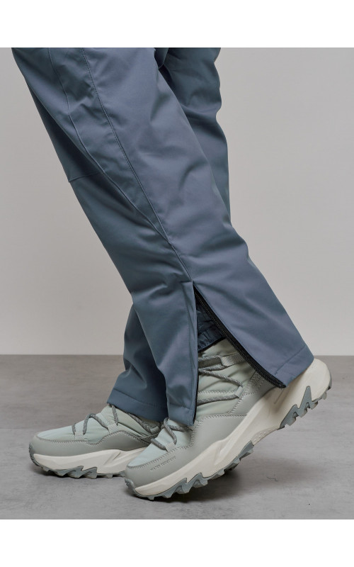 Зимний горнолыжный костюм для женщин.