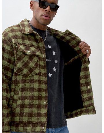 Мужская шерстяная рубашка прямого кроя в клетку.