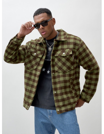 Мужская шерстяная рубашка прямого кроя в клетку.