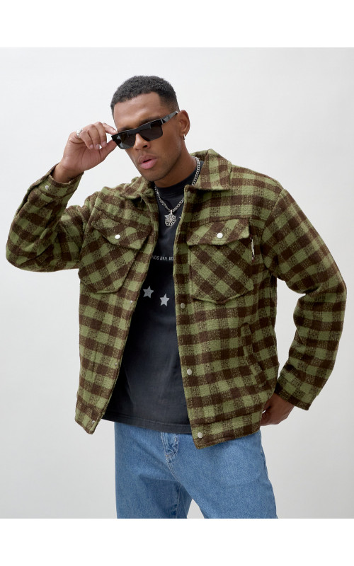 Мужская шерстяная рубашка прямого кроя в клетку.