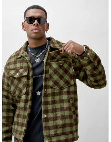 Мужская шерстяная рубашка прямого кроя в клетку.