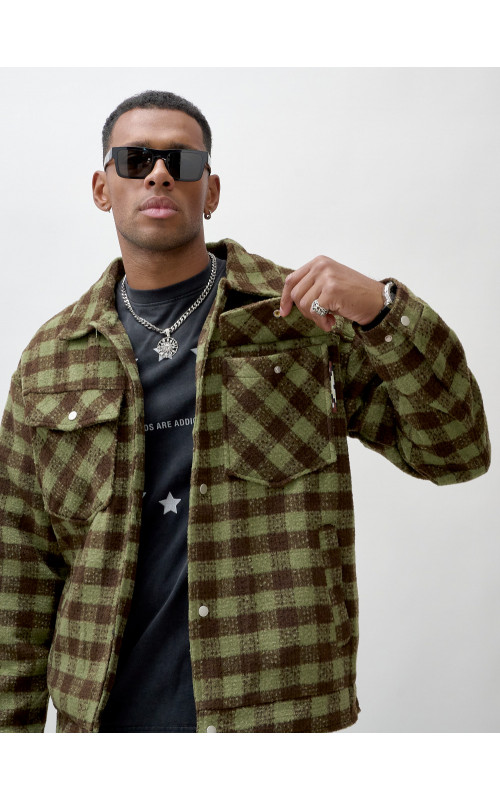 Мужская шерстяная рубашка прямого кроя в клетку.