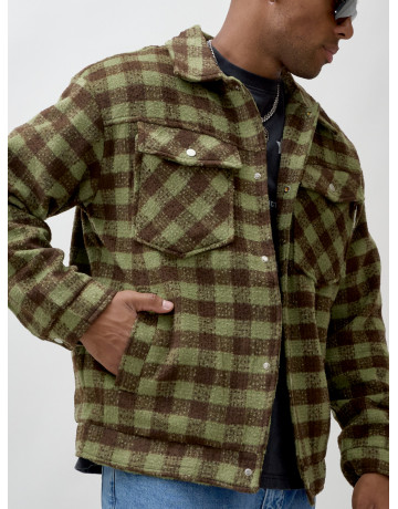 Мужская шерстяная рубашка прямого кроя в клетку.