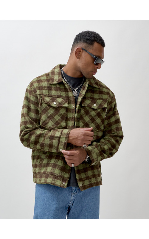 Мужская шерстяная рубашка прямого кроя в клетку.