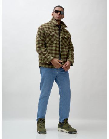 Мужская шерстяная рубашка прямого кроя в клетку.