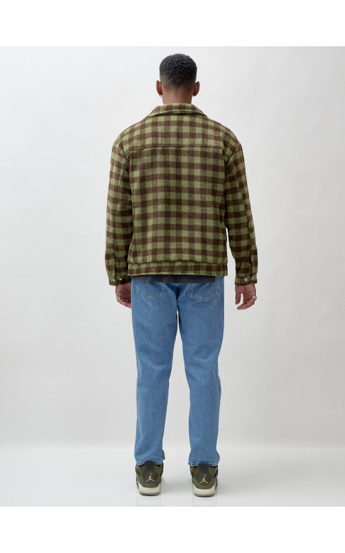 Мужская шерстяная рубашка прямого кроя в клетку.