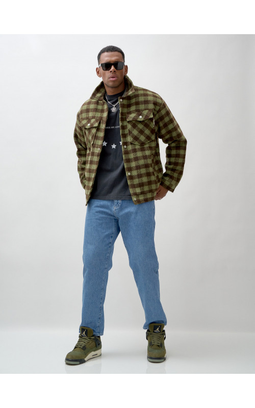 Мужская шерстяная рубашка прямого кроя в клетку.