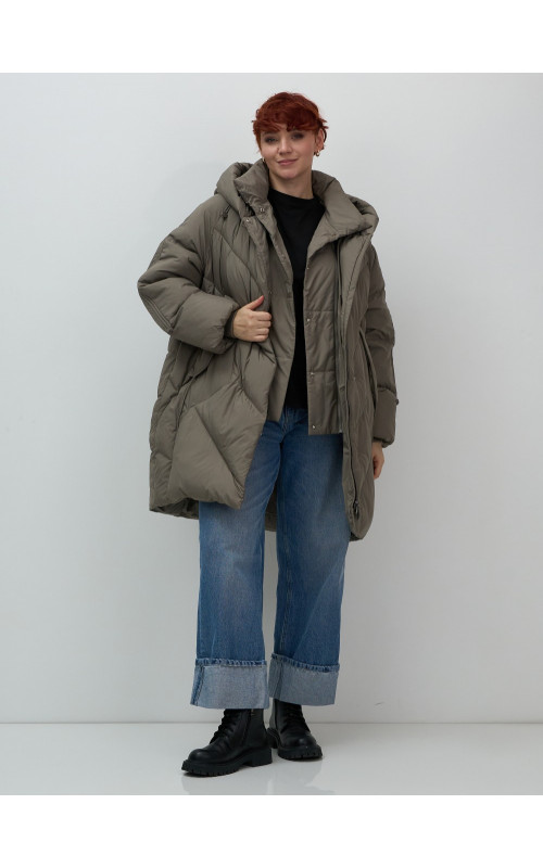 Длинный женский пуховик для зимы.