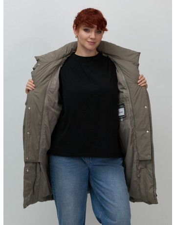 Длинный женский пуховик для зимы.