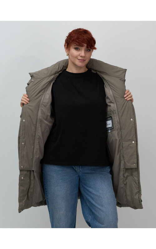 Длинный женский пуховик для зимы.