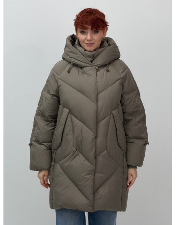 Длинный женский пуховик для зимы.