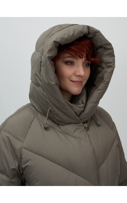 Длинный женский пуховик для зимы.