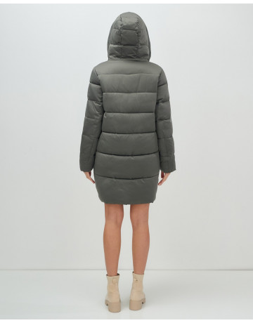 Женский зимний пуховик с капюшоном для холодной погоды.