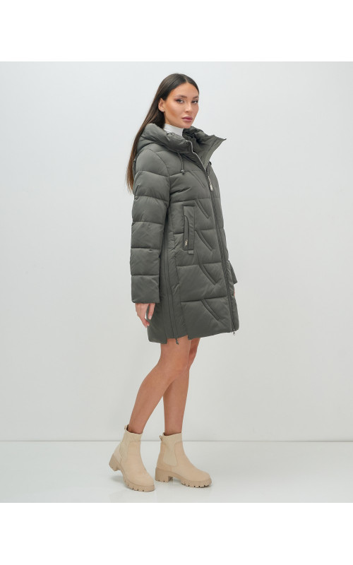 Женский зимний пуховик с капюшоном для холодной погоды.