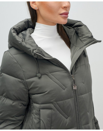 Женский зимний пуховик с капюшоном для холодной погоды.