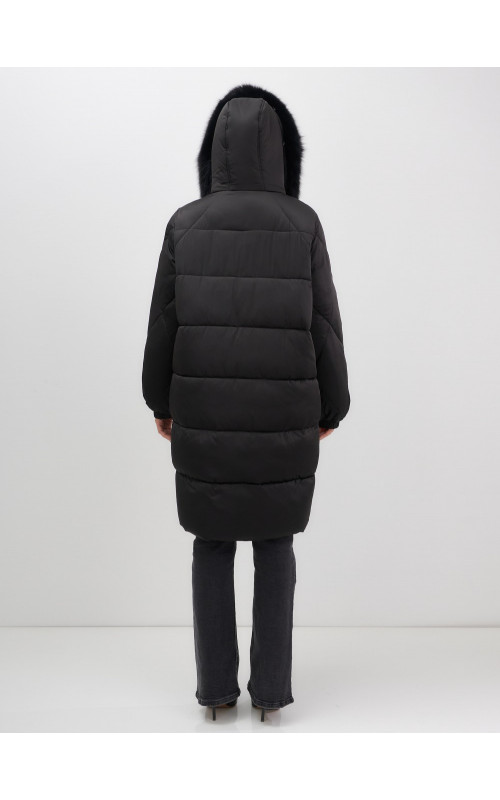 Длинный зимний пуховик премиум-класса.