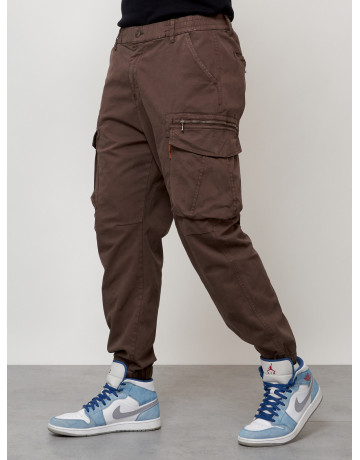 Мужские брюки зауженного кроя.