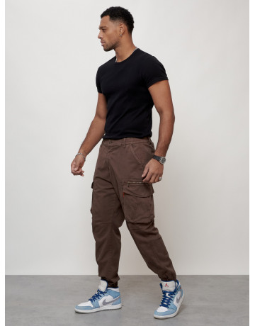 Мужские брюки зауженного кроя.