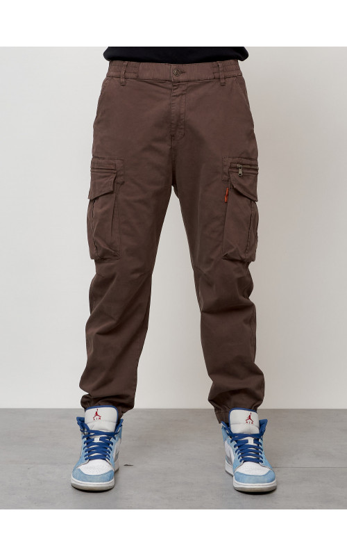 Мужские брюки зауженного кроя.