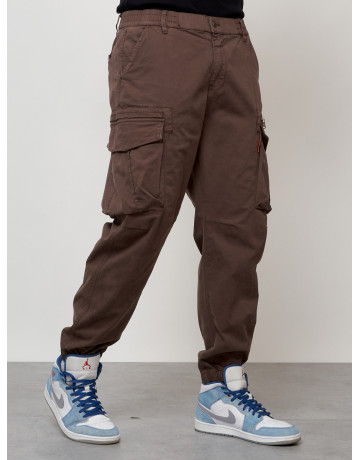 Мужские брюки зауженного кроя.