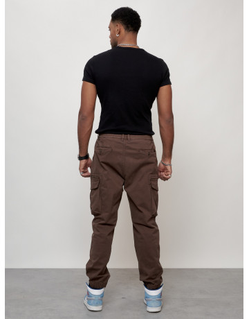 Мужские брюки зауженного кроя.