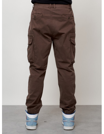 Мужские брюки зауженного кроя.