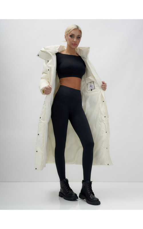 Длинный зимний пуховик с капюшоном для женщин.