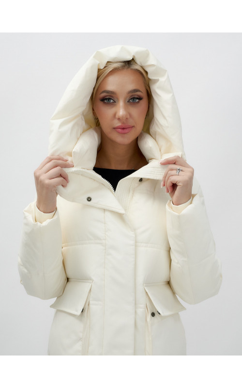 Длинный зимний пуховик с капюшоном для женщин.