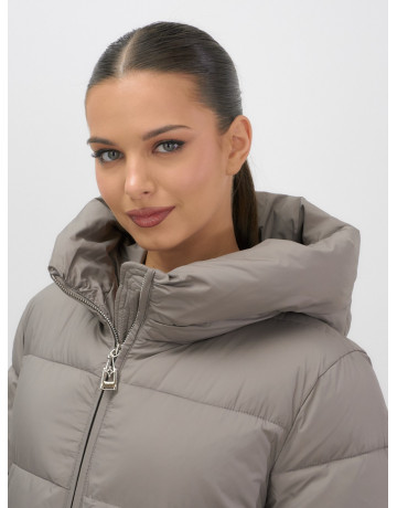 Женская зимняя куртка с капюшоном на резинке, утеплённая, больших размеров.