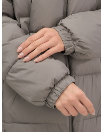 Женская зимняя куртка с капюшоном на резинке, утеплённая, больших размеров.