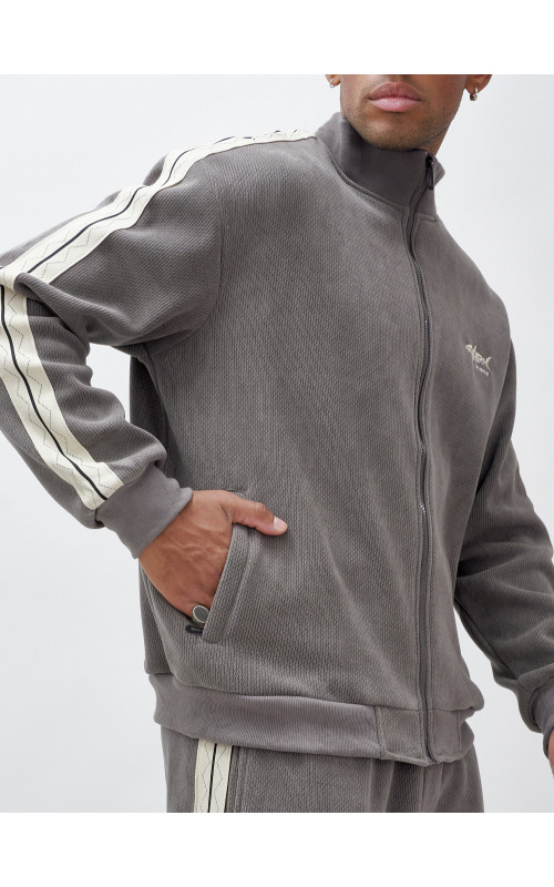 Мужской спортивный утеплённый костюм с начёсом для активного образа жизни.