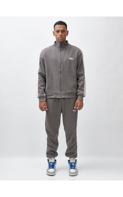 Мужской спортивный утеплённый костюм с начёсом для активного образа жизни.