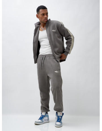 Мужской спортивный утеплённый костюм с начёсом для активного образа жизни.