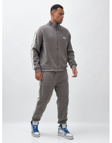 Мужской спортивный утеплённый костюм с начёсом для активного образа жизни.