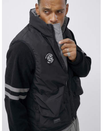 Мужская утеплённая жилетка для активного отдыха и повседневной носки.