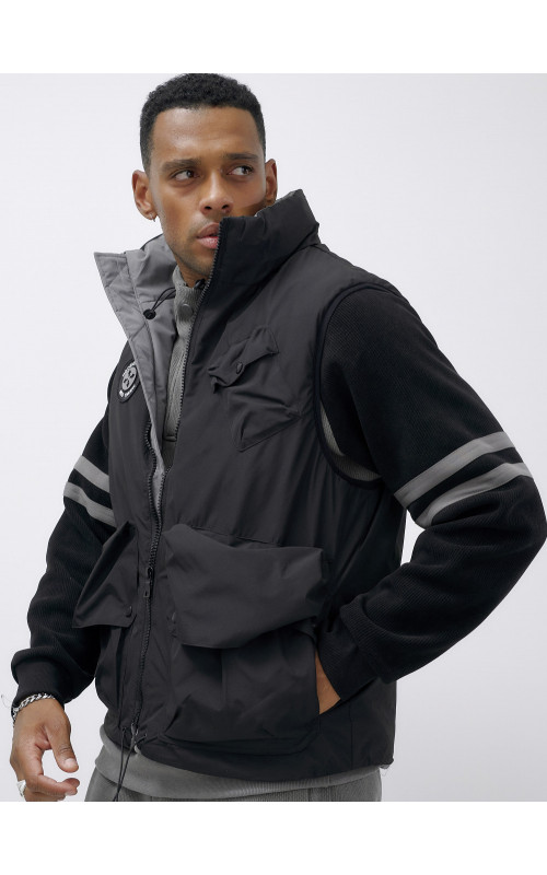 Мужская утеплённая жилетка для активного отдыха и повседневной носки.