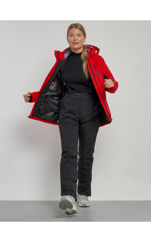 Женский горнолыжный костюм для зимних видов спорта.